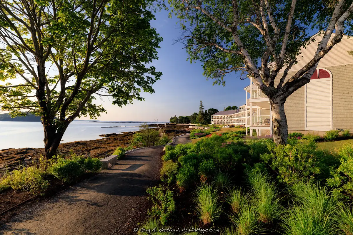 Walking south on the Bar Harbor Shore Path